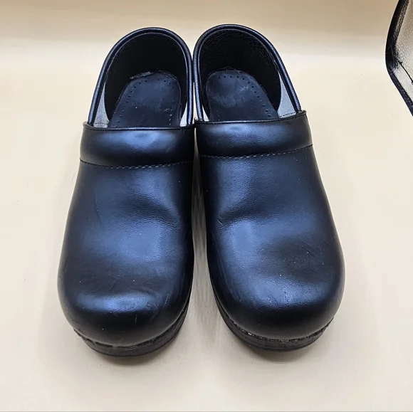 Dansko Professional Black Patent Leather Clogs Womens EU 38 US 7.5-8 Nurse Shoes - Picture 2 of 12